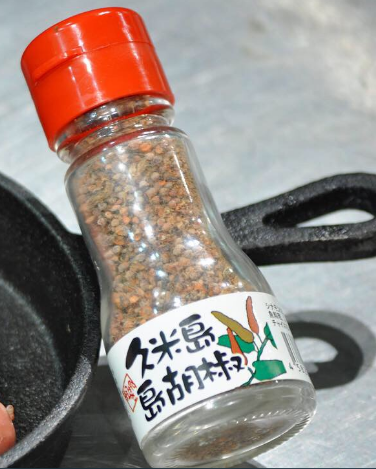 沖縄県久米島の島胡椒を使用