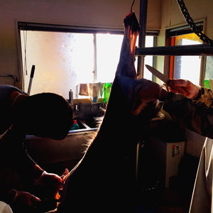 ジビエ肉を仕入れること。